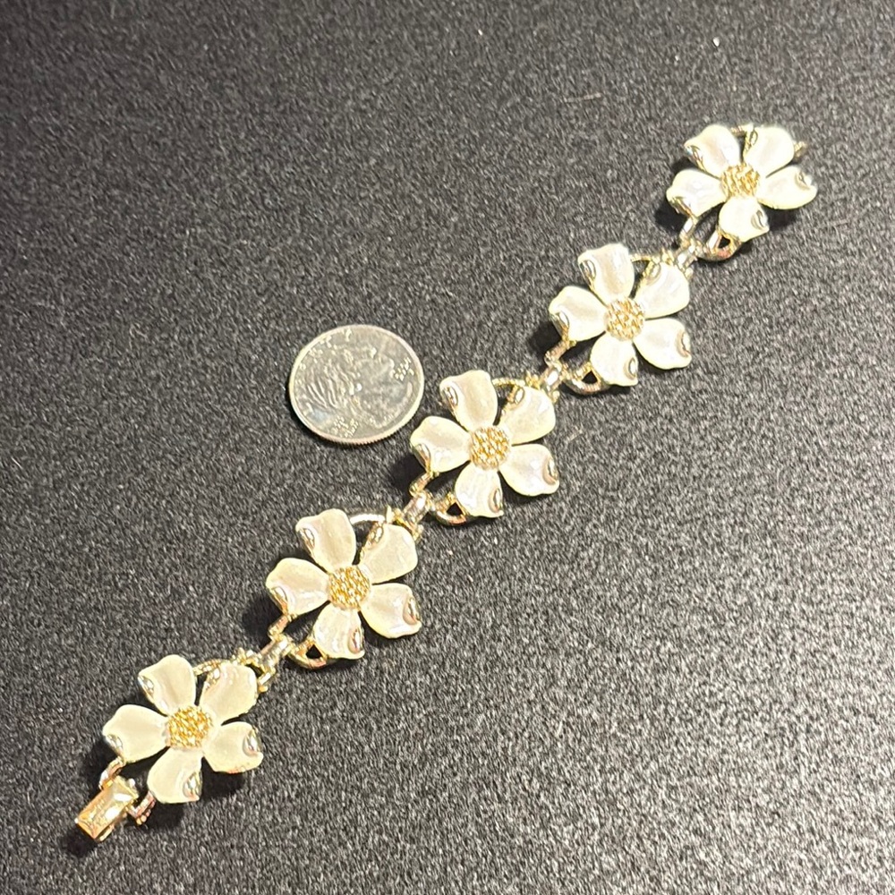 Floral Gold Bracelet - Picture 6 of 6